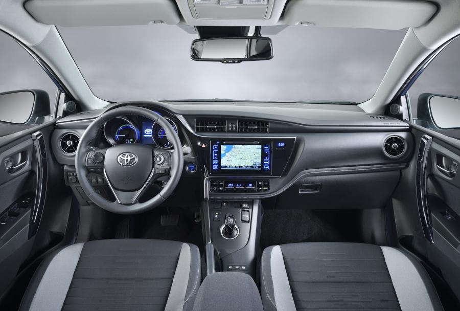  Toyota Auris Touring Sports Hybrid 2015 года  (фото 9 из 9)